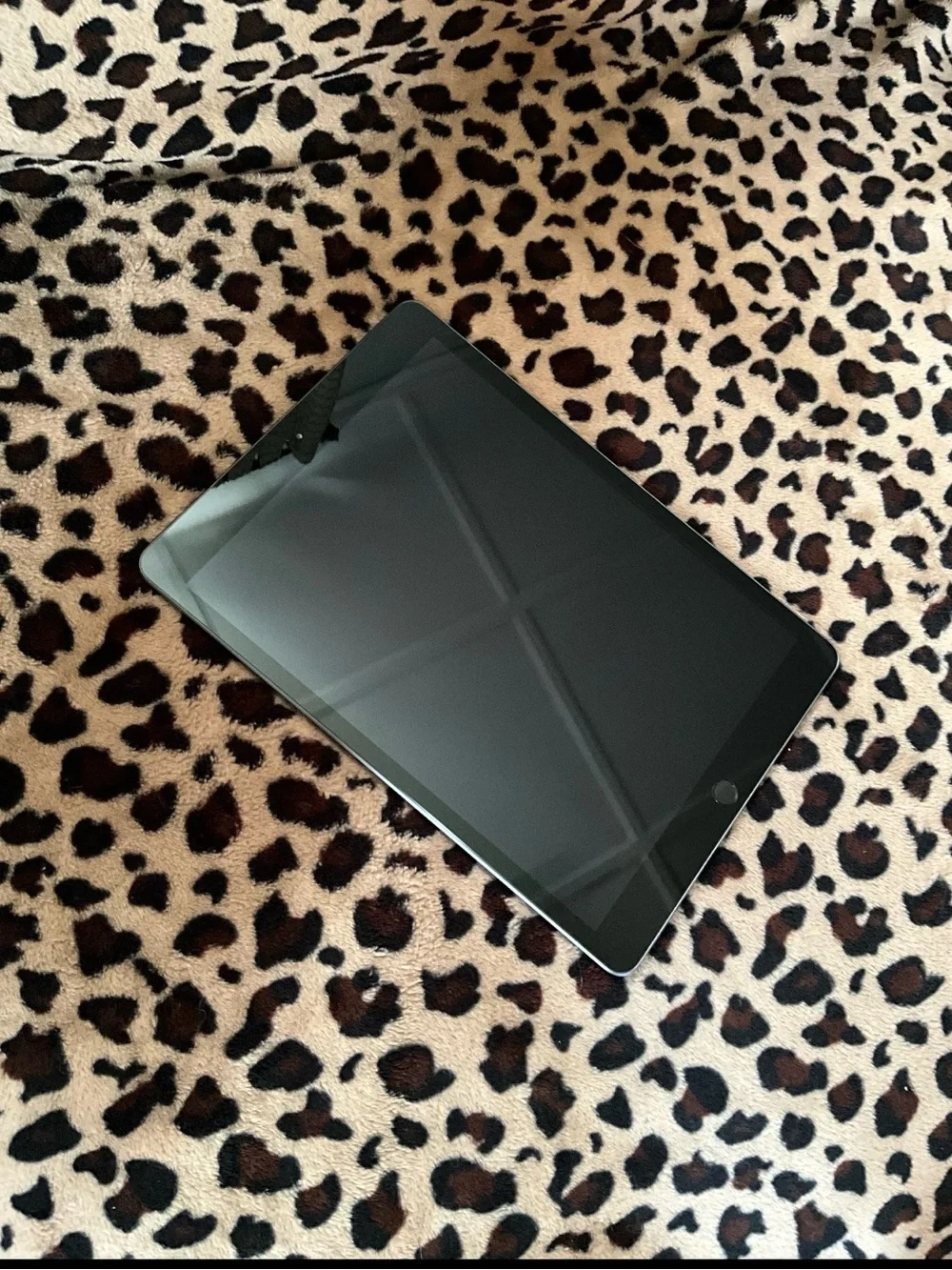 Apple iPad 7th Generation – 32GB Wi-Fi + Cellular